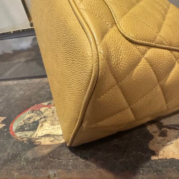 Chanel Vintage Caviar Beige Gold Medallion Tote Authentic CoA - Picture 10 of 12